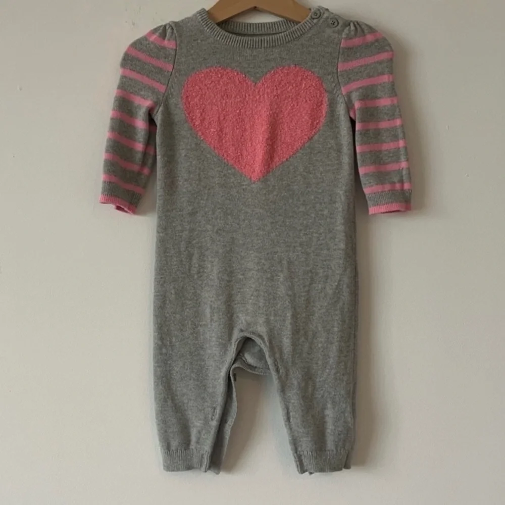 Gap heart print sweater one piece long sleeve jumpsuit. 3-6‎ Months